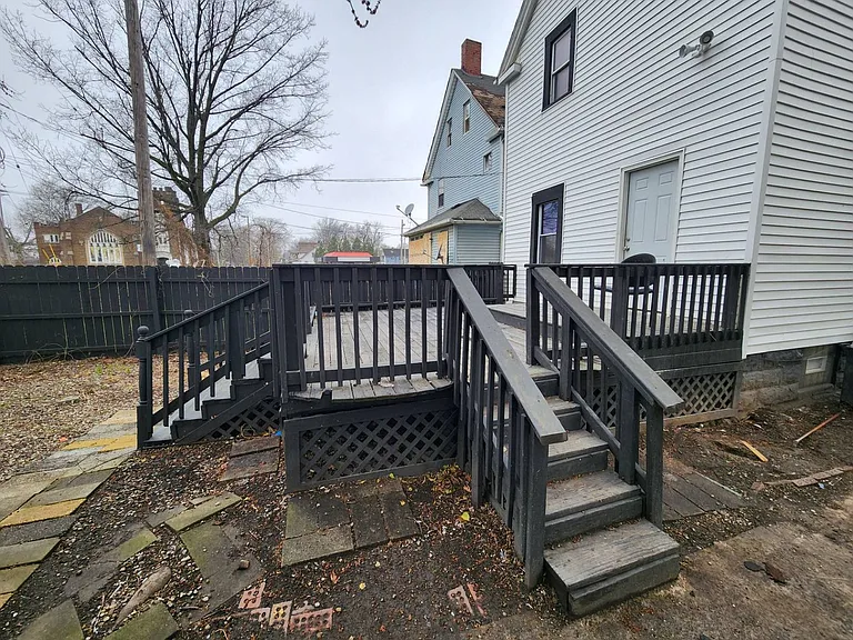 13900 Potomac Ave — Photo 6