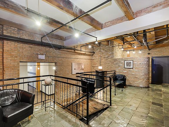 3rd image of 612 N Oakley Ave #117