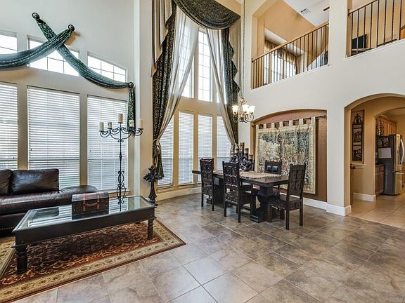 5th image of 10139 Bowling Green Dr