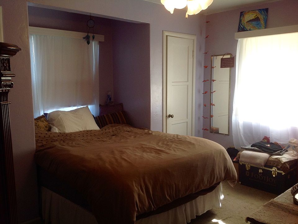 Largest room, two closets, perfect for queen size bed, armoi