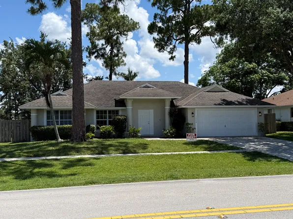 13868 Paddock Dr, Wellington, FL 33414
