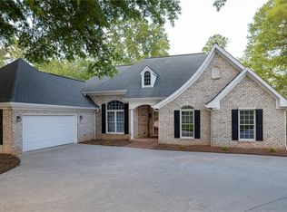 111 Comanche Trl, Lexington, NC 27295