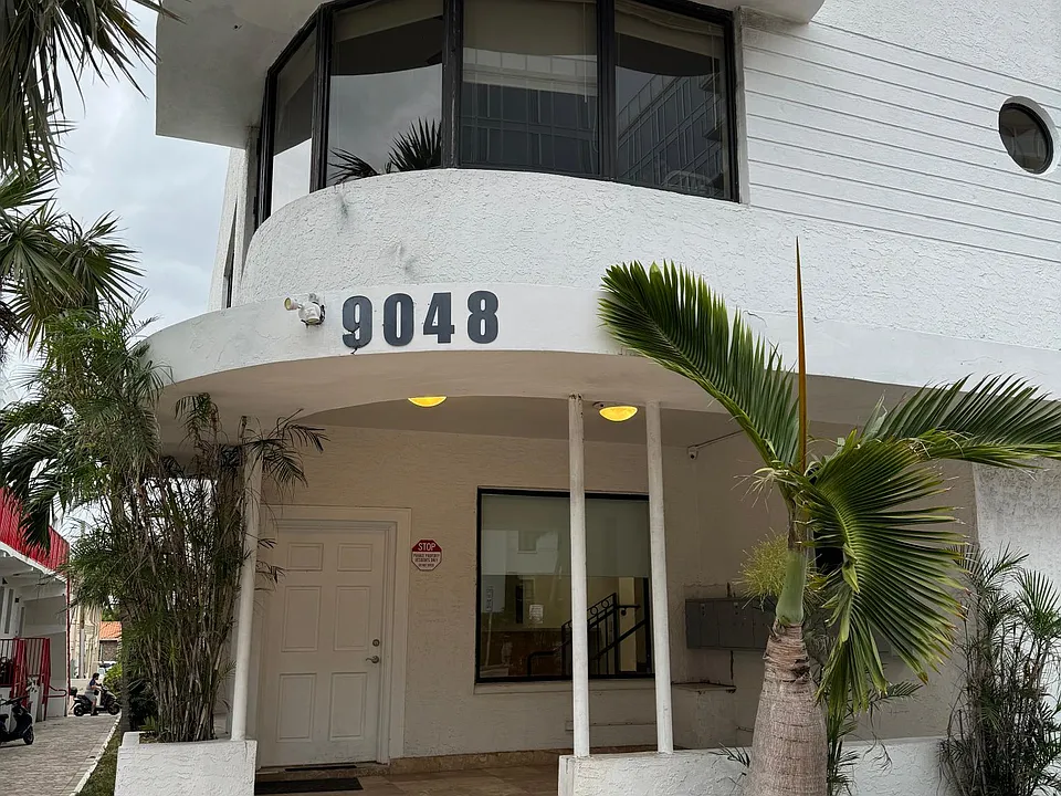 9048 Collins Ave #5
