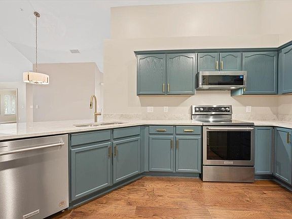 4th image of 1159 Oak Heights Ln #101