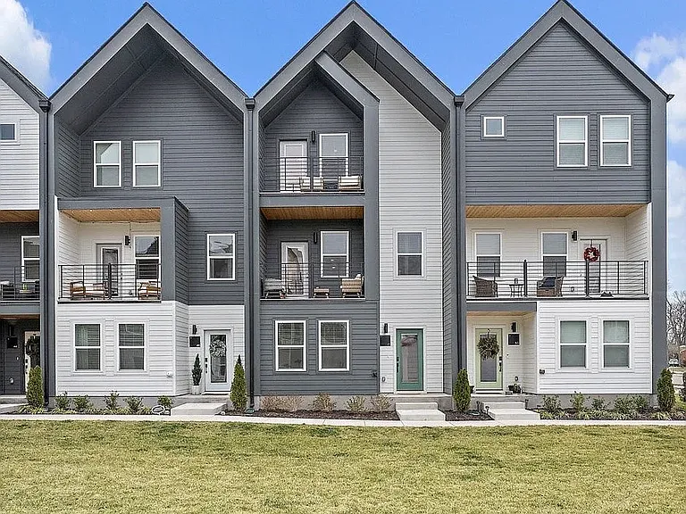 550 Markham St #4 — Photo 1