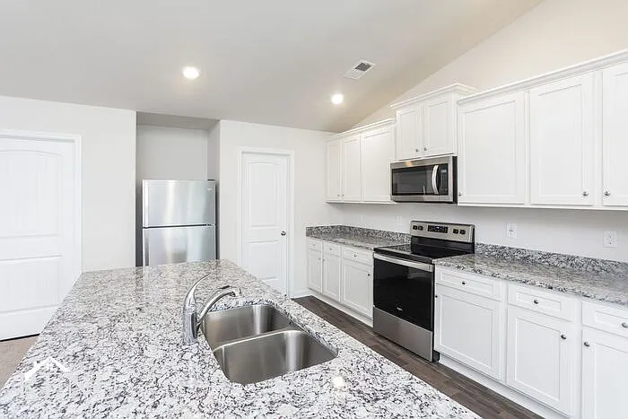 3 bed, 2.0 bath, 1853 sqft, $1,945 — Photo 4