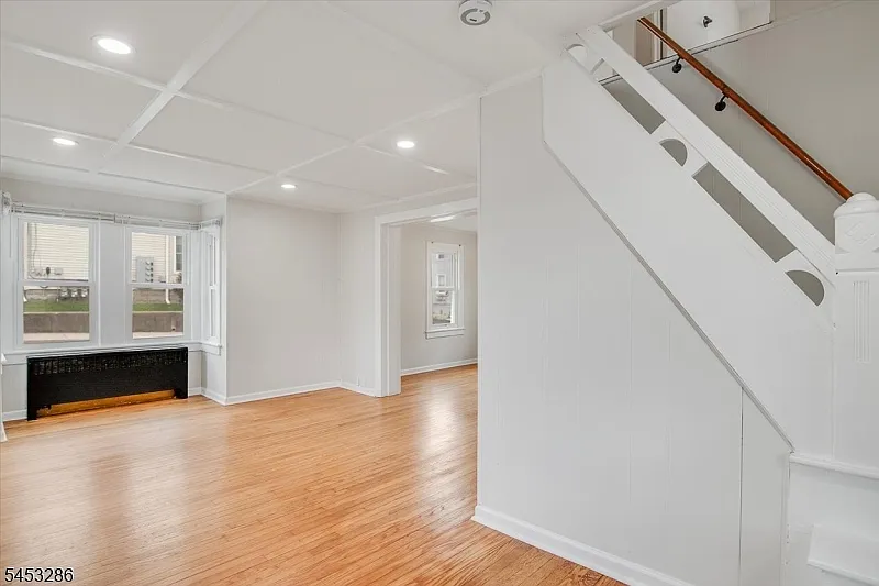 3 bed, 1.0 bath, $3,200 — Photo 4