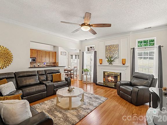 4th image of 1523 Sweetgum Ln
