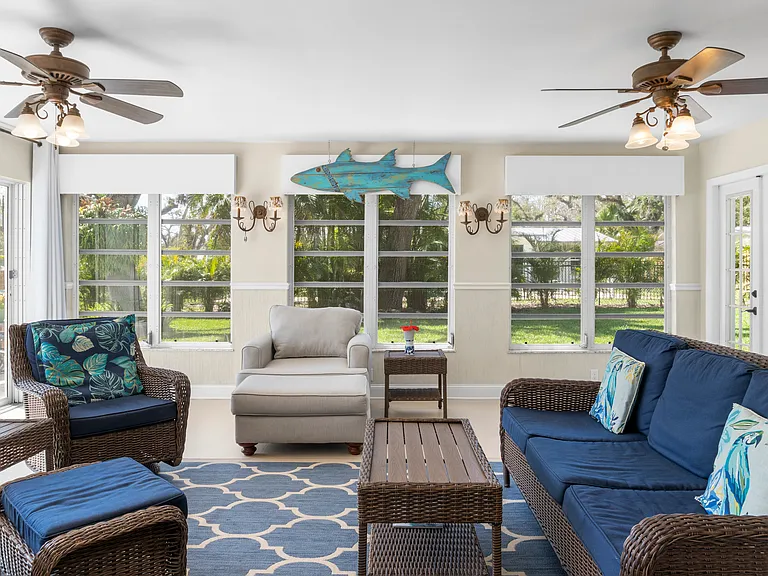 594 Bougainvillea Ln — Photo 19