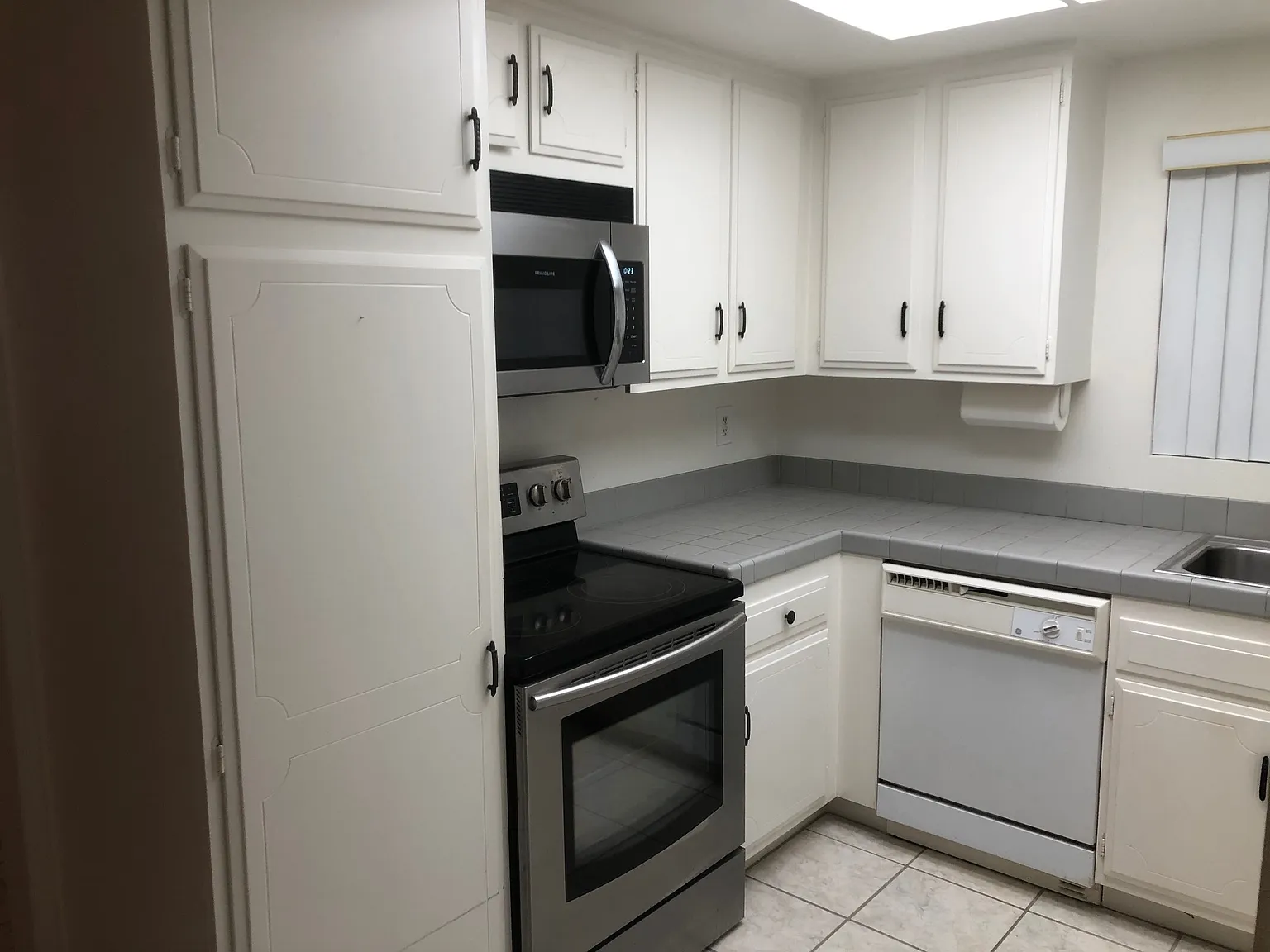 2 bed, 1195 sqft, $1,900 — Photo 4