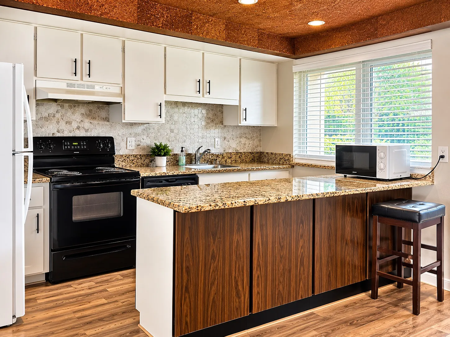 2 bed, 1.5 bath, 1152 sqft, $1,925 — Photo 3