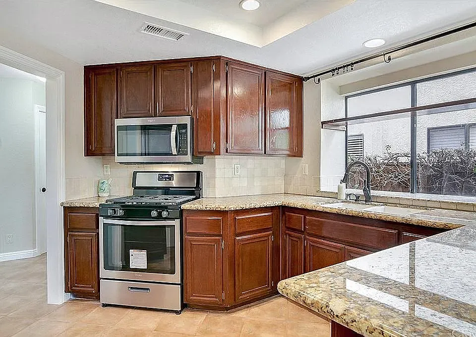 3 bed, 1506 sqft, $4,685 — Photo 4