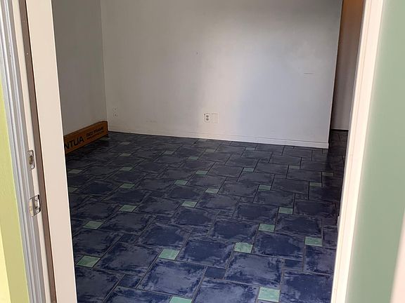 4th image of 702 N L St APT 7