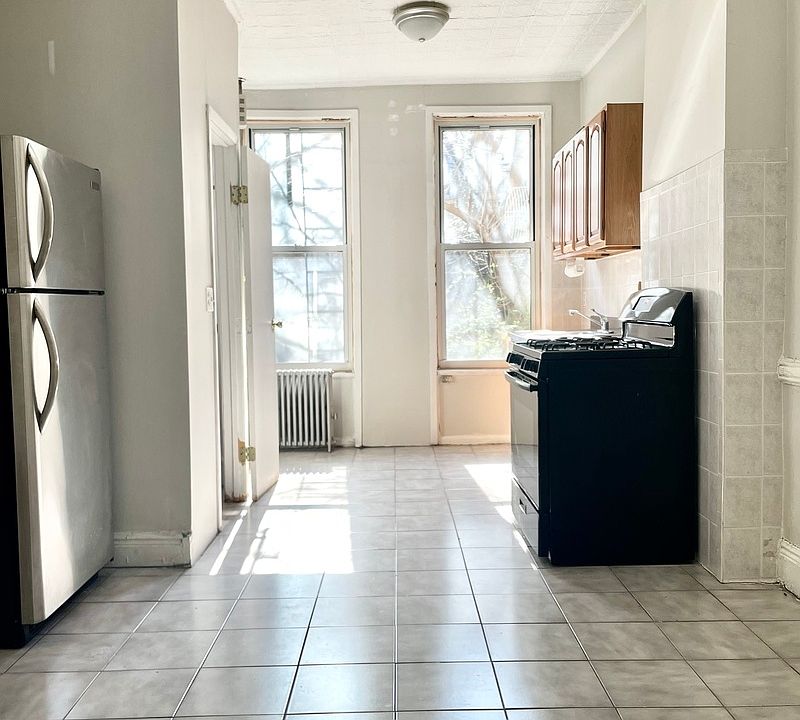 1st image of 478 Harman St APT 1