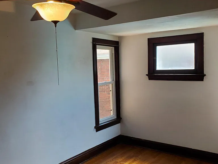 5038 Winona Ave — Photo 4