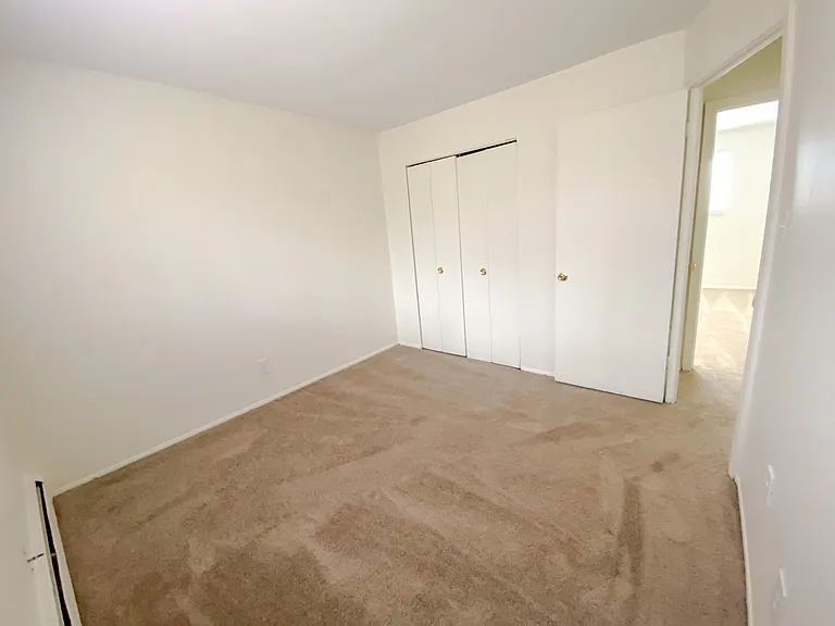 2 Bed Townhouse - Smaller Bedroom