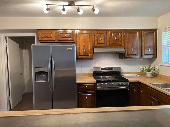 Direct access to laundry and garage from kitchen