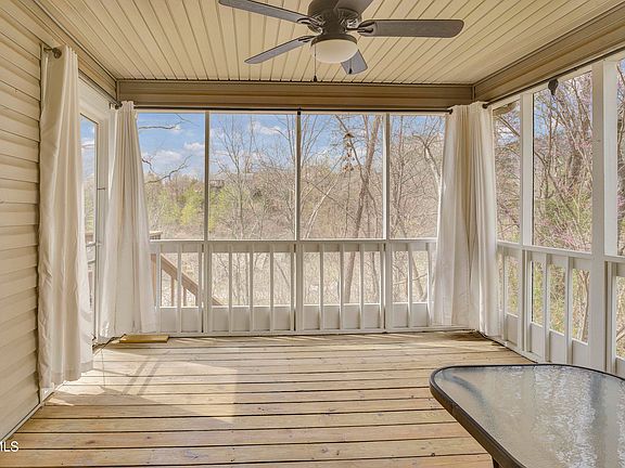 5th image of 522 Willowbrook Trce