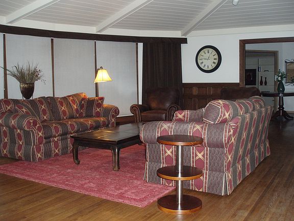 vaulted ceiling LR with lake