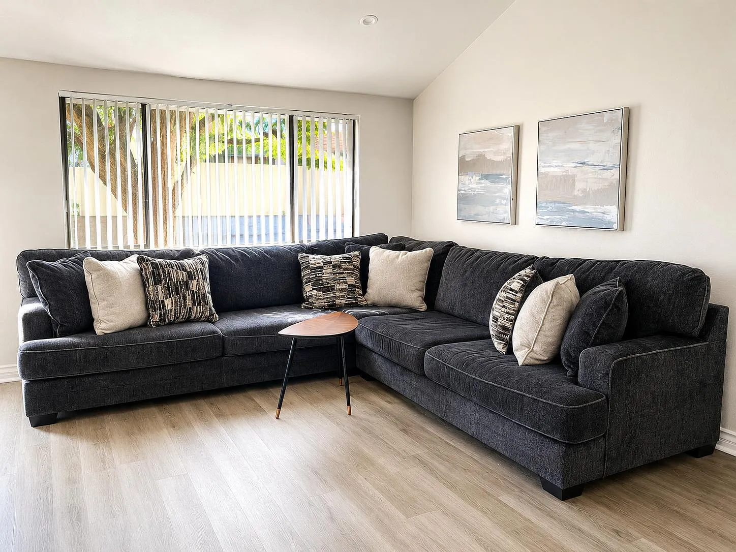 3 bed, 948 sqft, $3,195 — Photo 4