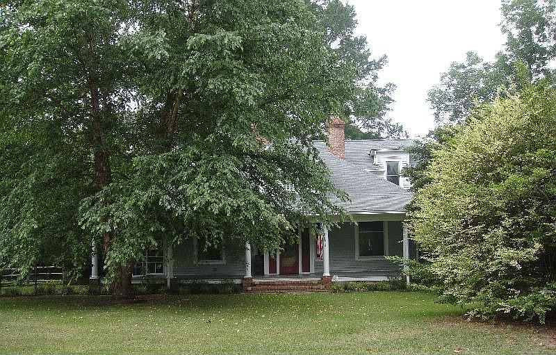 1st image of 304 Oakwood Ave