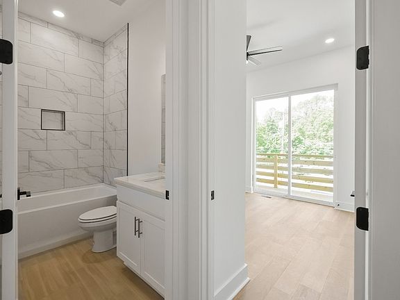 Main level guest suite