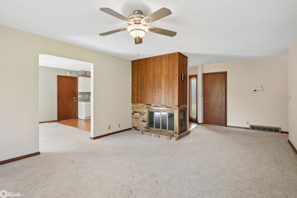 1509 4th St, Eldora, IA - View 3