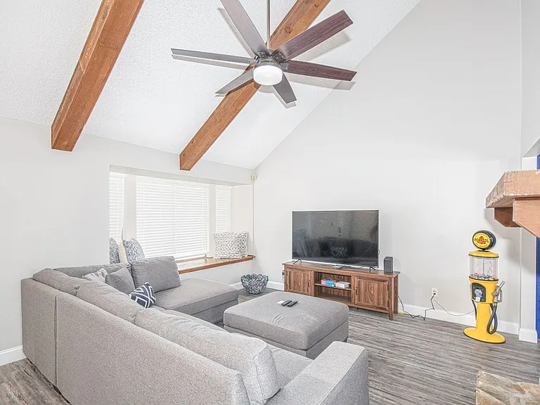 430 Grail Ct — Photo 4