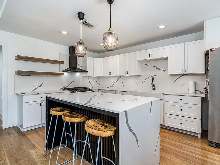 810 Jerry St — Photo 4