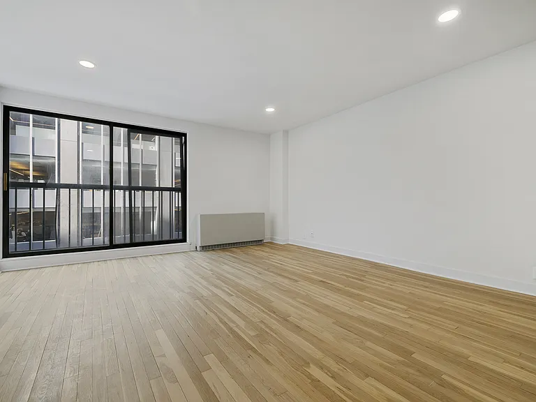 123 E 54th St #7F — Photo 1
