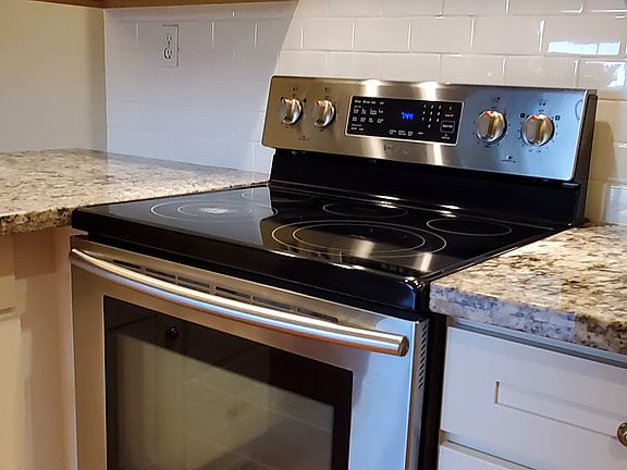 3rd image of 425 Warren Dr #1