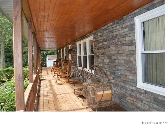 2nd image of 672 Woodbine Pl