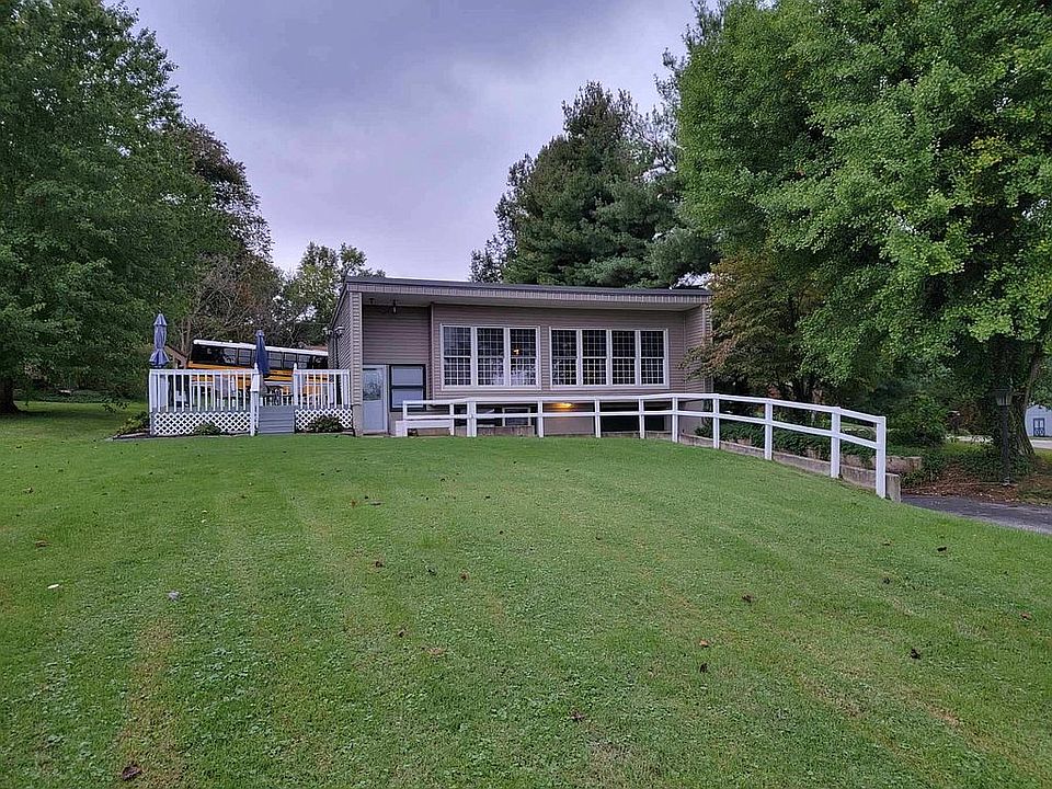 1st image of 833 N West Dr