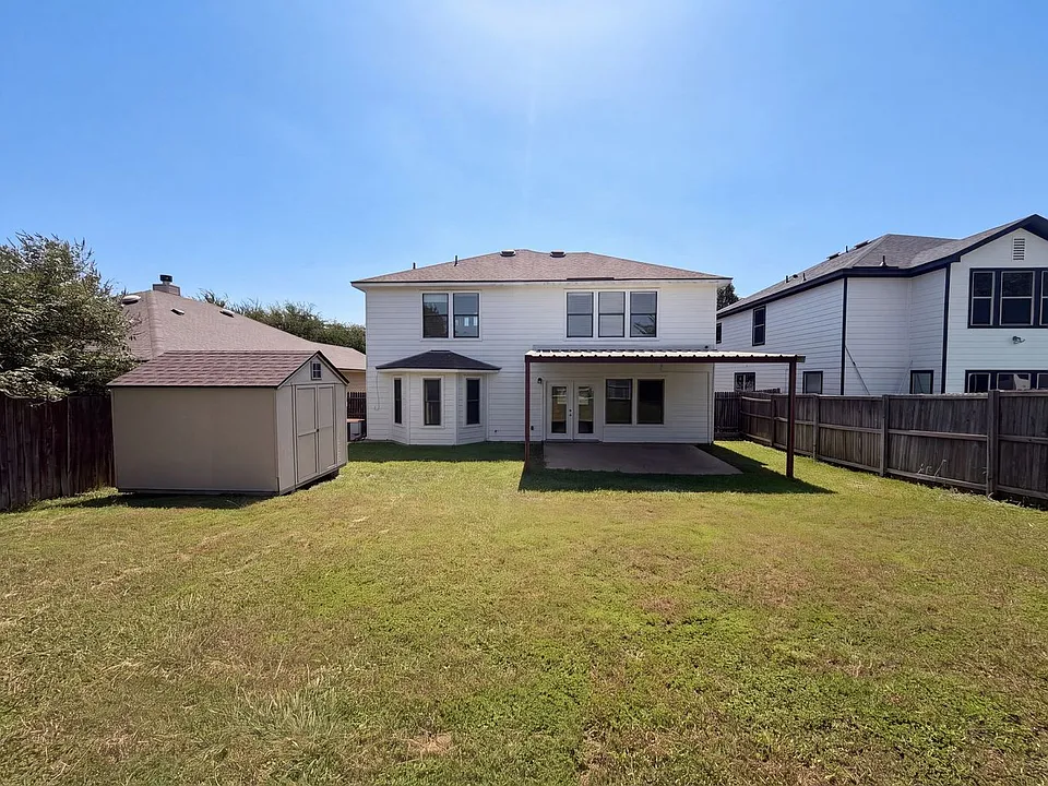 305 Fallen Leaf Ln