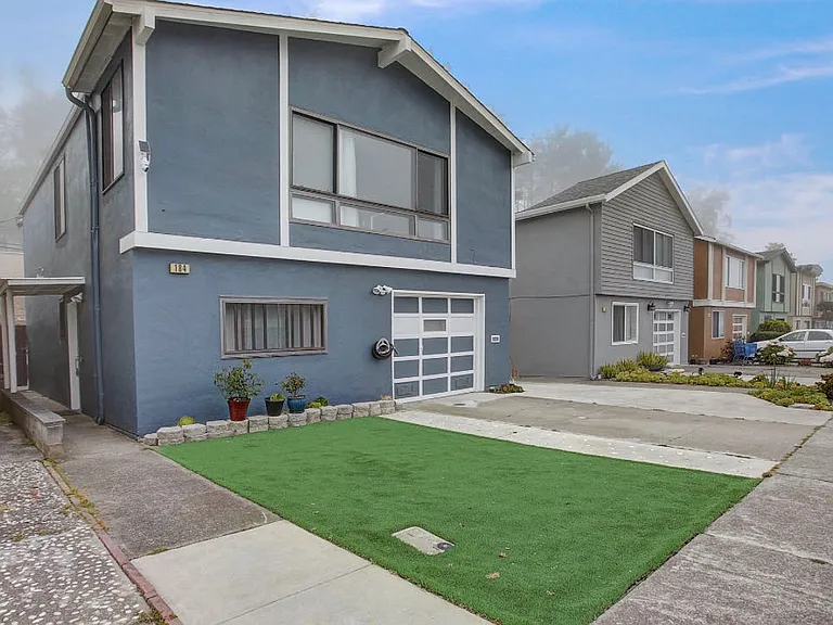 184 Canterbury Ave — Photo 2
