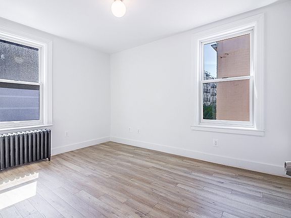 3rd image of 1180 Grant Ave #1