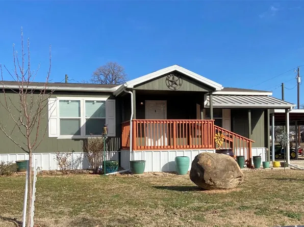 204 W Cherry St, Olney, TX 76374