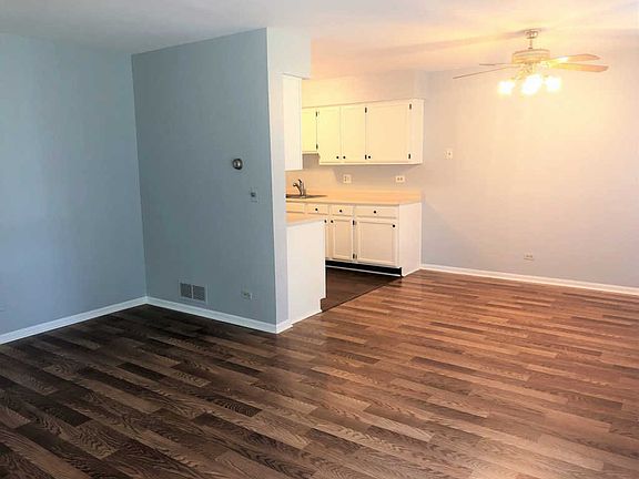3rd image of 272 Village Creek Dr #4B