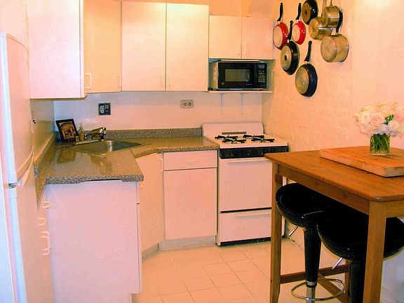4th image of 915 President St APT 1F