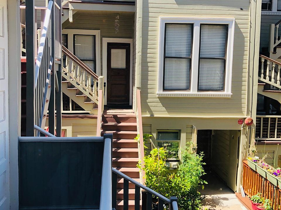 Delightful shared urban garden - laundry room in rear building