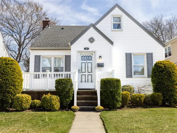 164 Sylvia Lane, New Hyde Park, NY 11040