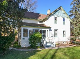233 Green Bay Rd, Cedarburg, WI 53012