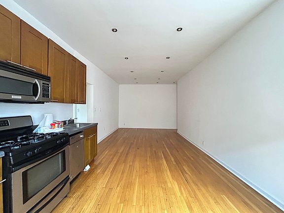 4th image of 358 Saint Johns Pl #3J