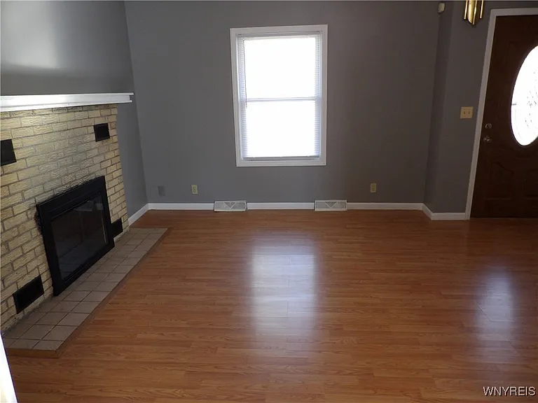 10332 Transit Rd — Photo 11