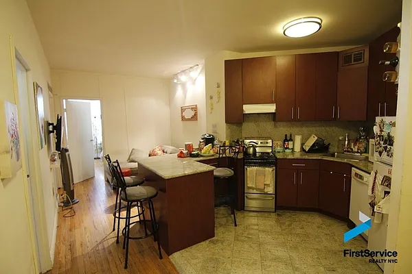 Rented by FirstService Realty (legacy) | media 25