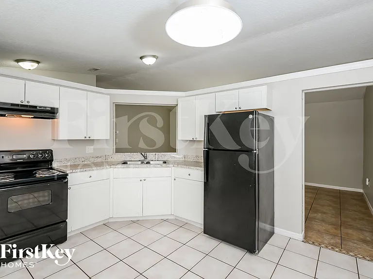 1061 Sally St SE — Photo 7