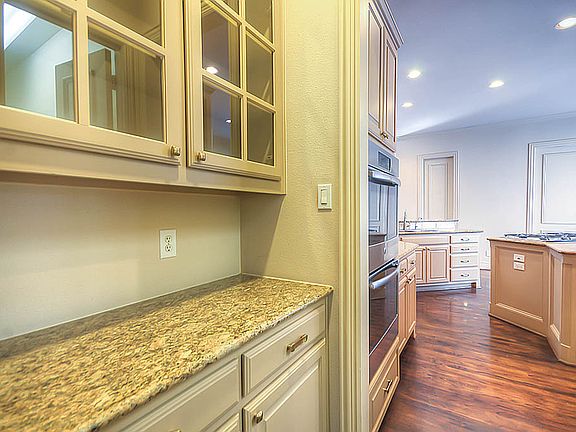 5th image of 4625 Redwood Court