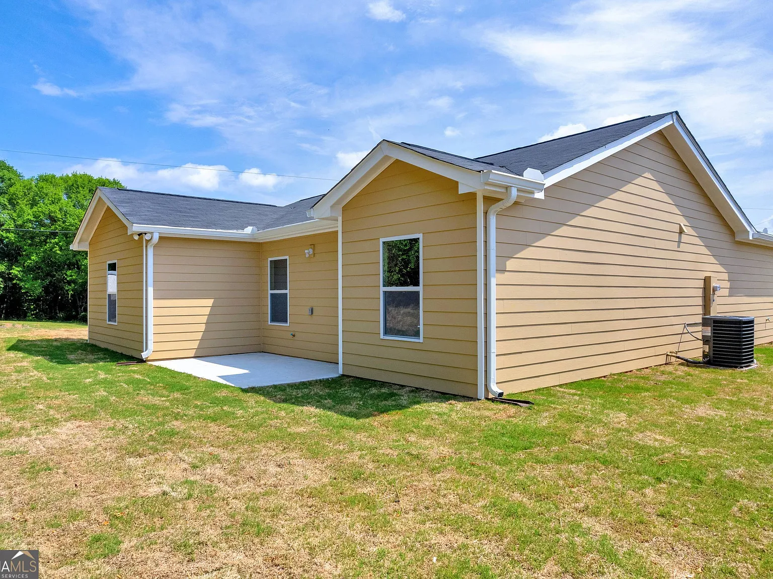 3 bed, 2.0 bath, 1400 sqft, $2,100 — Photo 3
