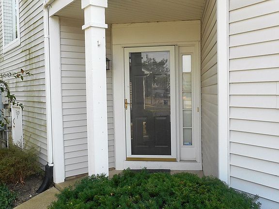 2nd image of 2122 Fulham Dr #2122