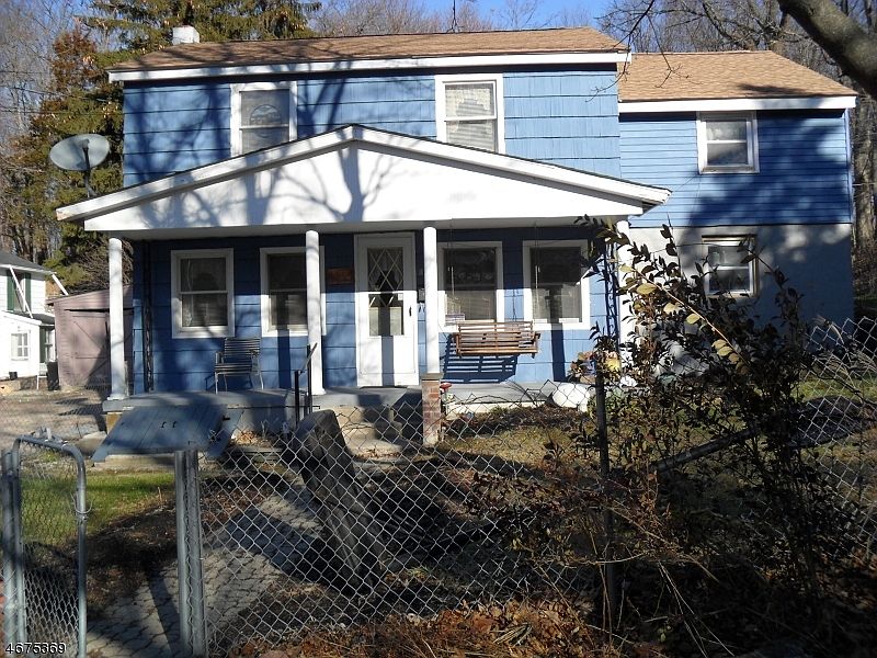 1st image of 11 Shady Ln